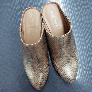 BCBGeneration Women's size 5.5 Gold Clogs